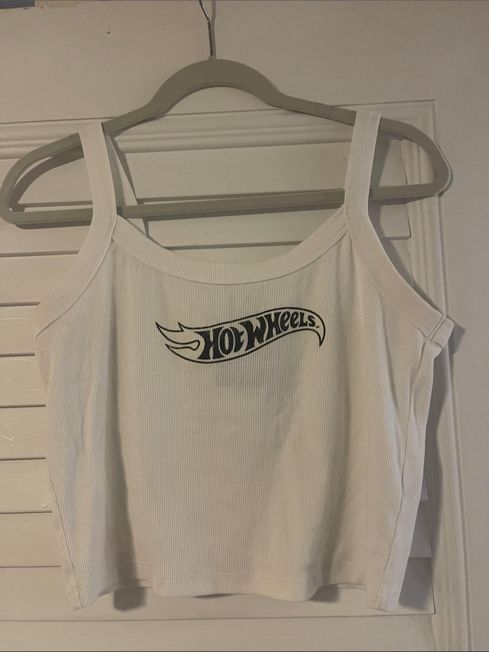 Forever 21 White Ribbed Crop Tank with Black Hot Wheels Logo
